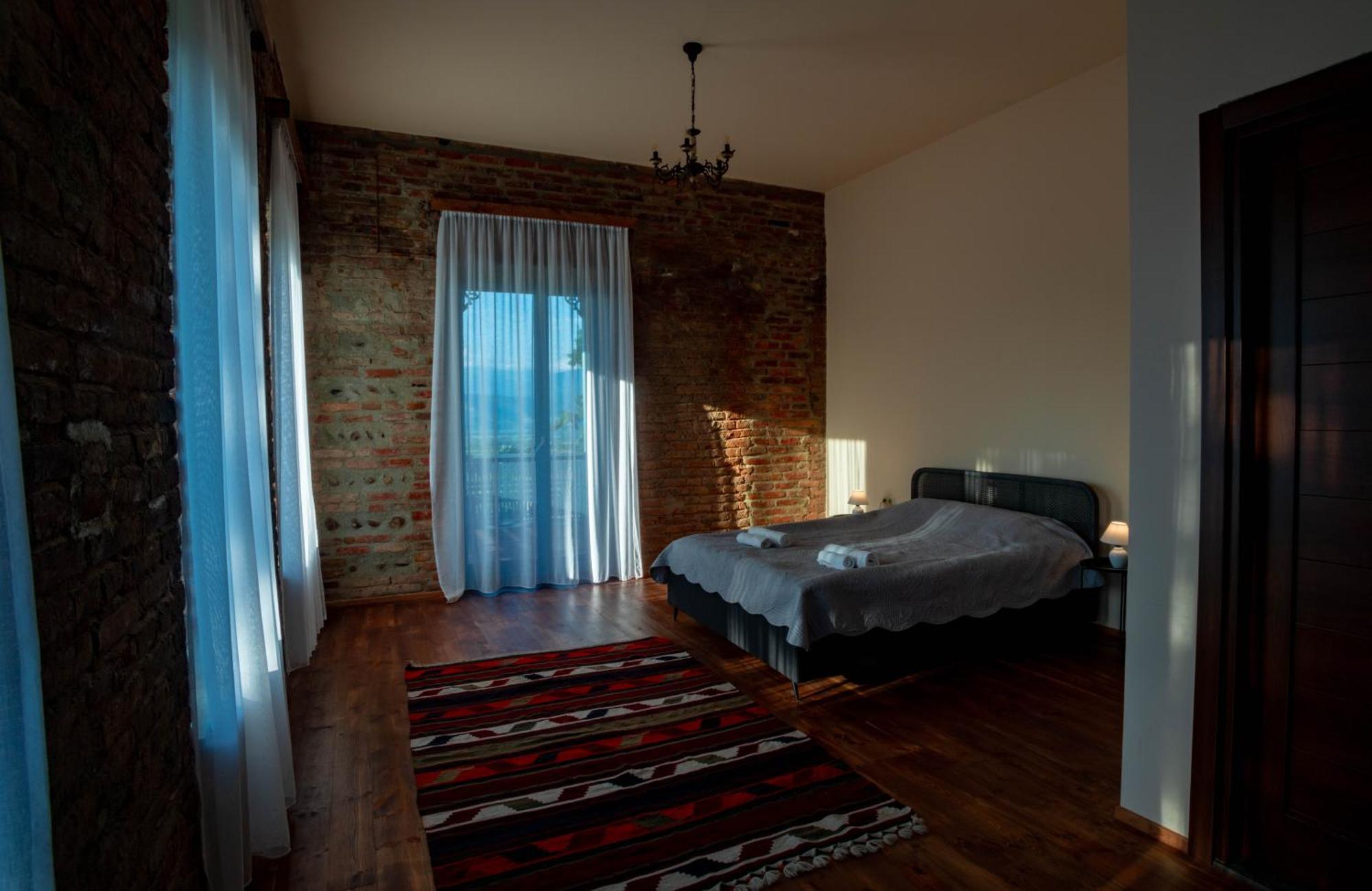 Two&Half Qvevri Hotell Telavi Eksteriør bilde